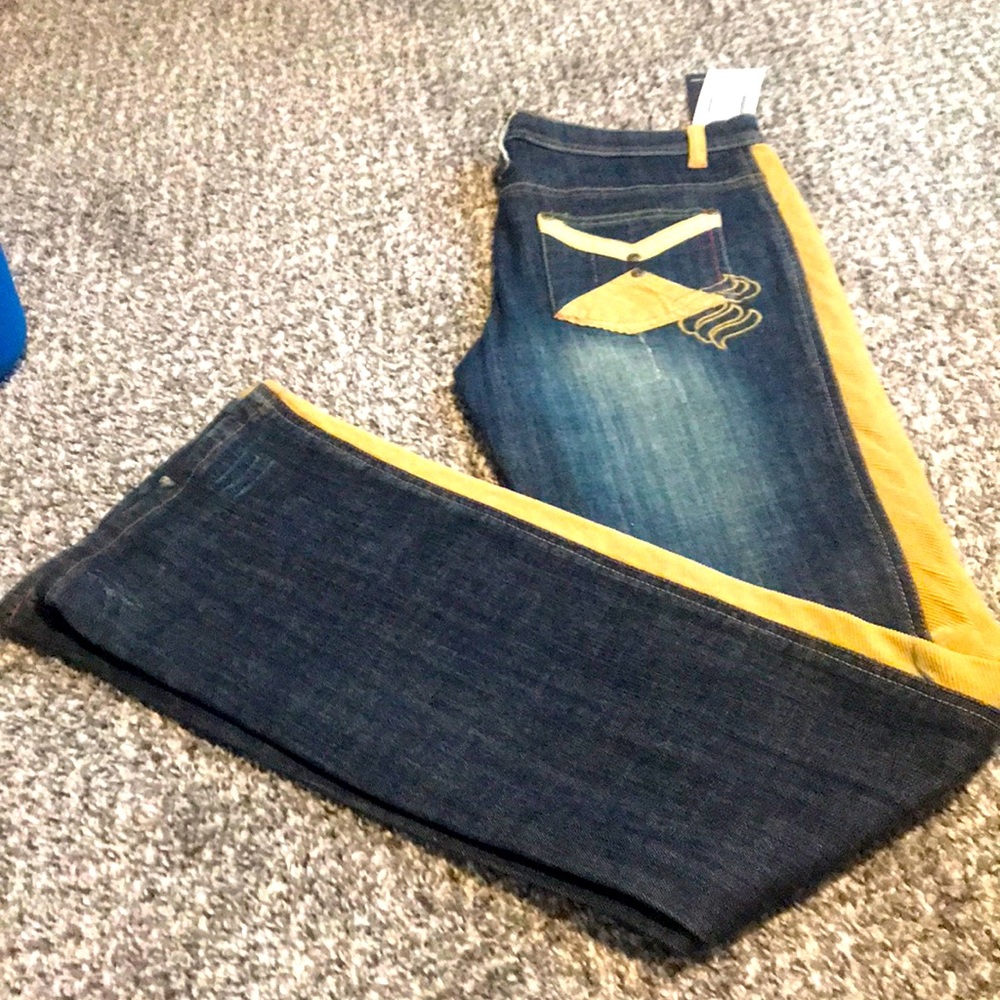 Women Rocawear jeans